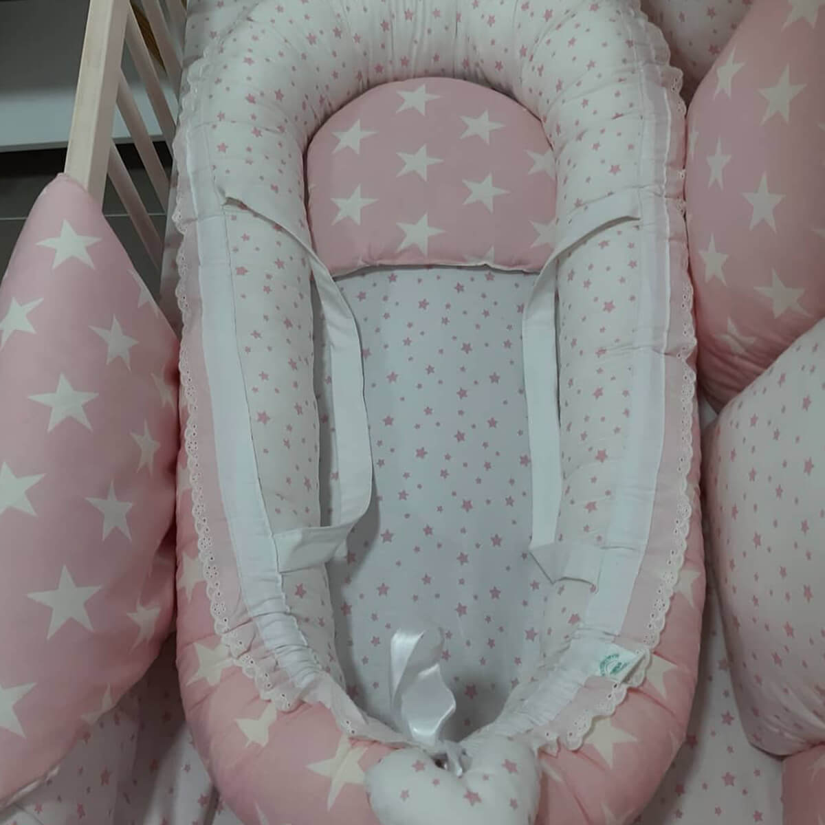 Gnezdo za bebe - Krupne zvezde i sitne zvezdice roze