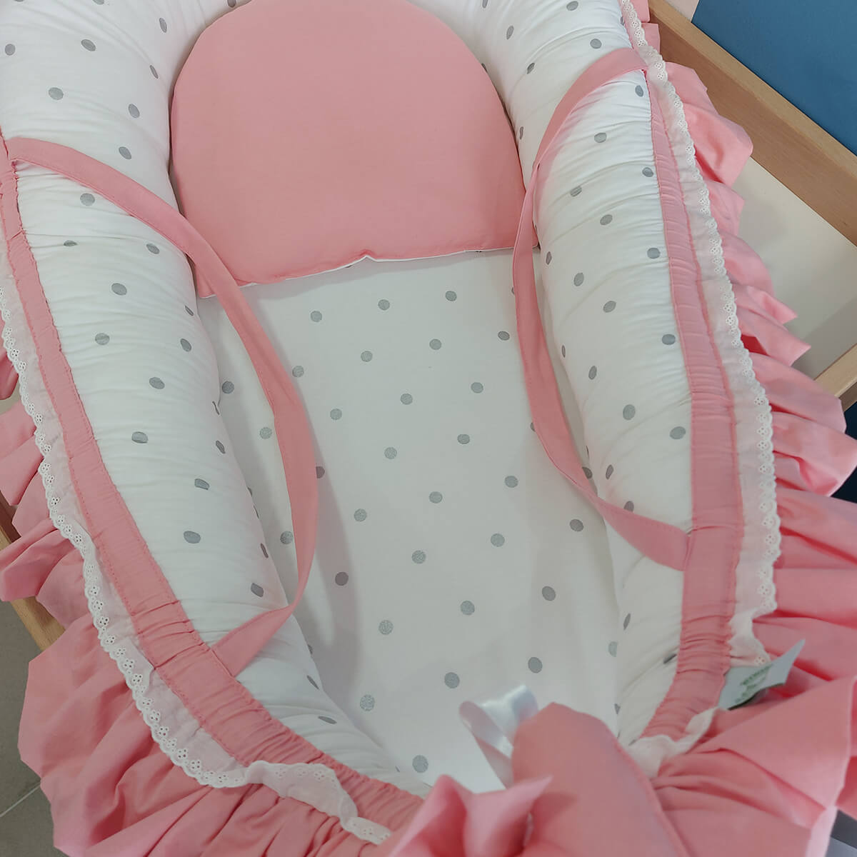 Gnezdo za bebe - sa karnerom srebrne tufnice i roze