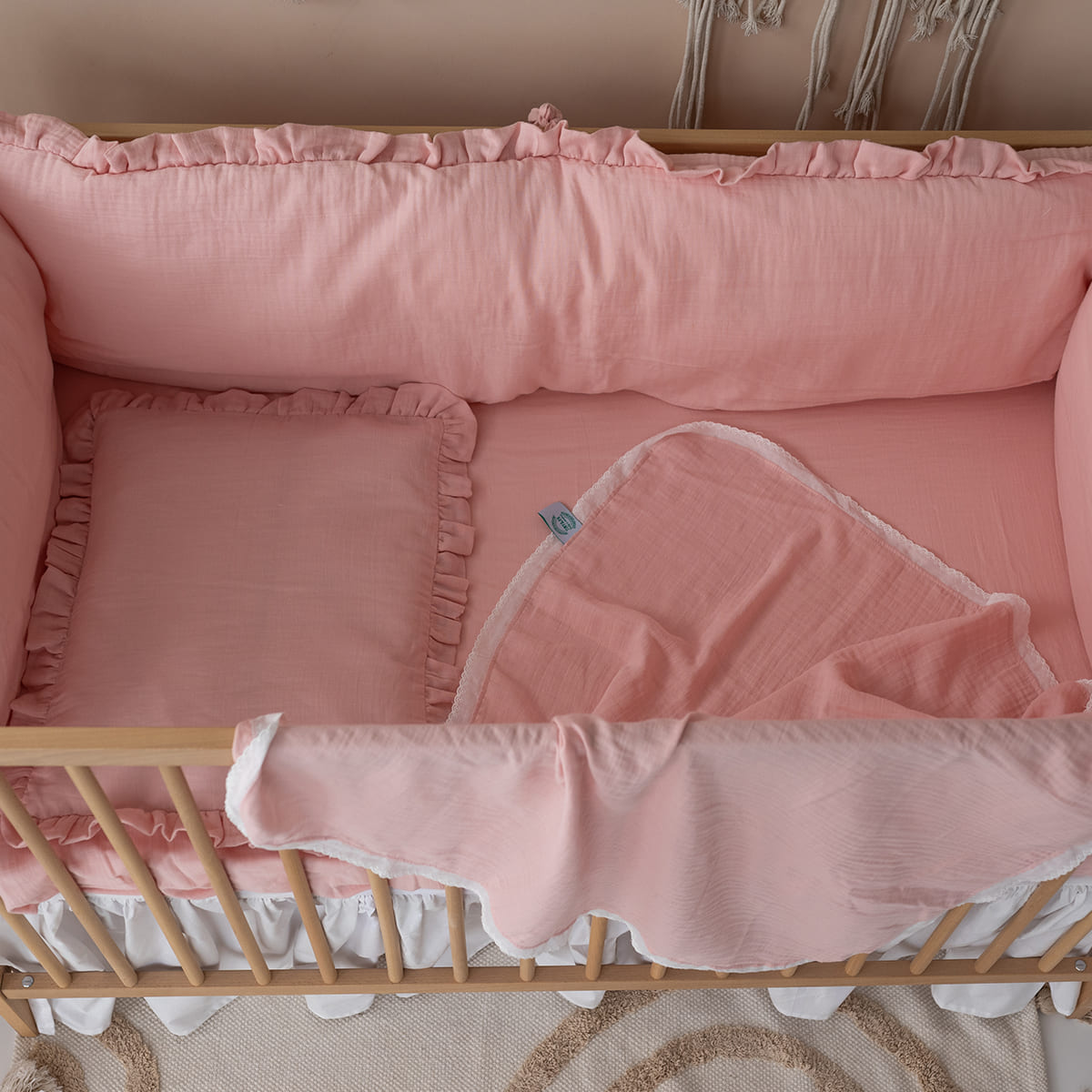 Komplet Moussline sa prekrivačem sa čipkom rozi