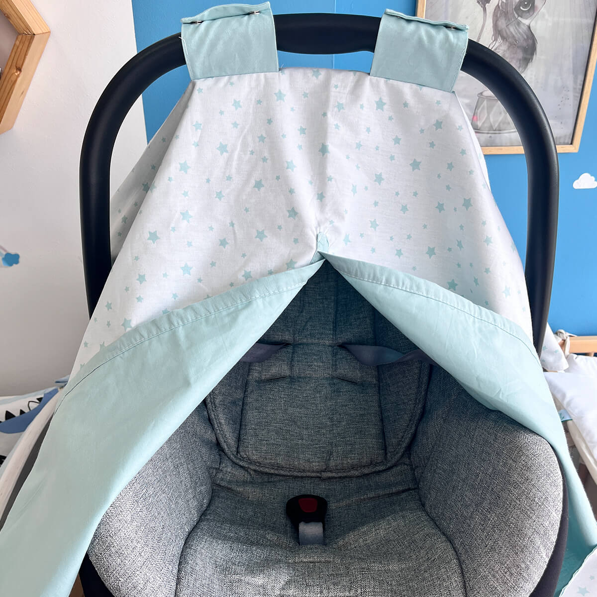 Zaštita za sedište belo i mint zvezdice - zaštita od vetra i sunca za bebe